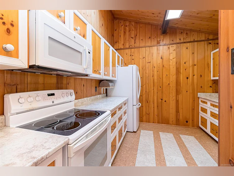 2298 Munn Road, Highlands, BC, V9E 1H5 - 23