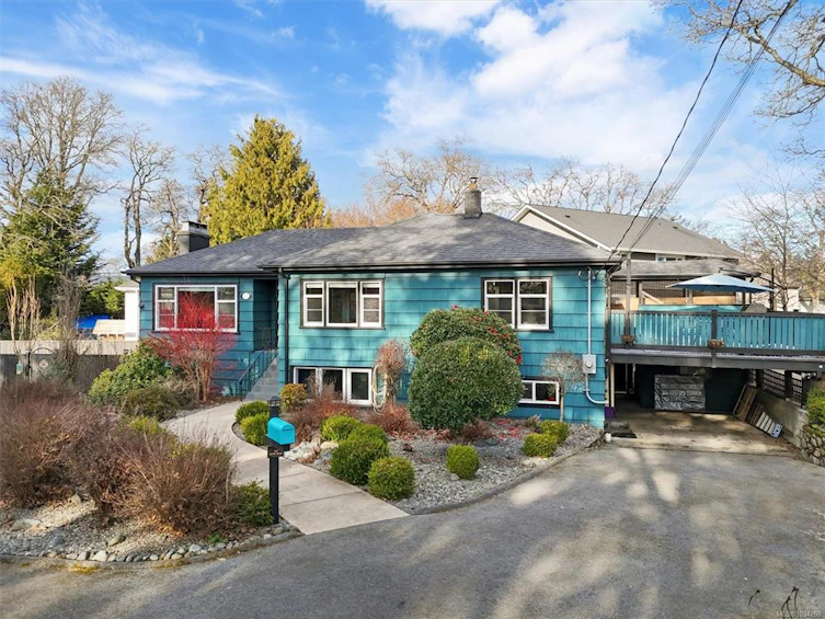 3771 Winston Crescent, Saanich, BC, V8X 1S2 - 2