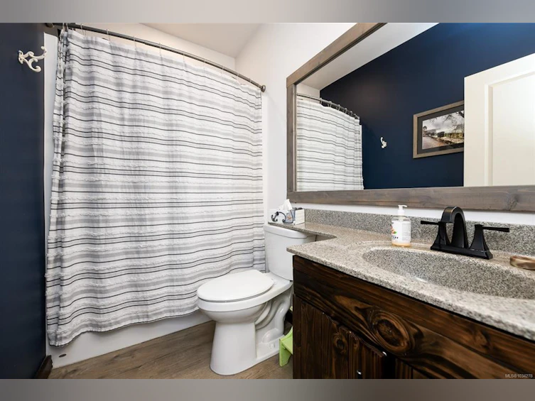 7594 N Island Highway, Black Creek, BC, V9N 1G3 - 40