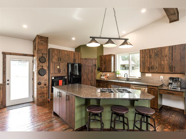7594 N Island Highway, Black Creek, BC, V9N 1G3 - 13