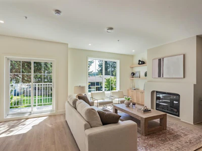 102-2770 Vantilburg Crescent - 3