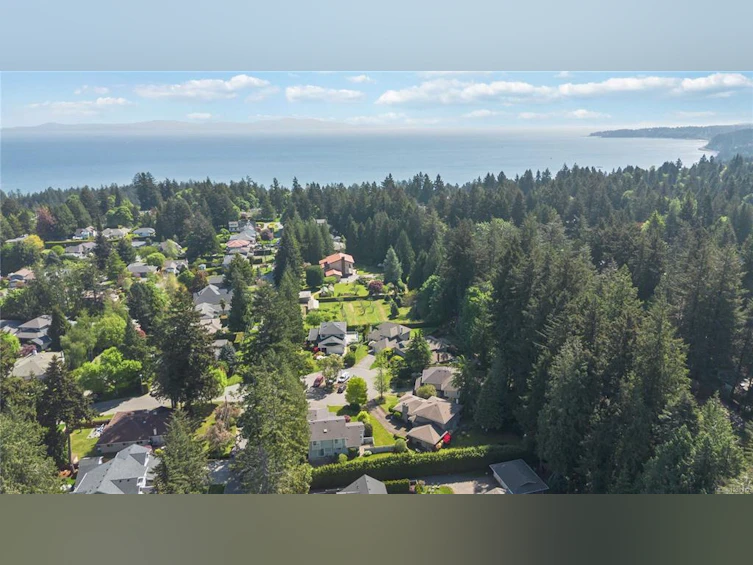 5195 Walema Court, Saanich, BC, V8Y 2T7 - 54