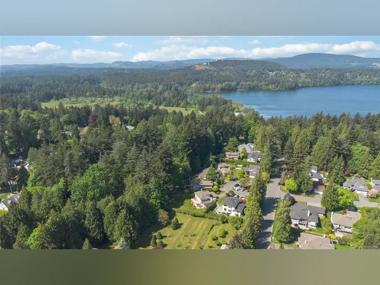 5195 Walema Court, Saanich, BC, V8Y 2T7 - 57