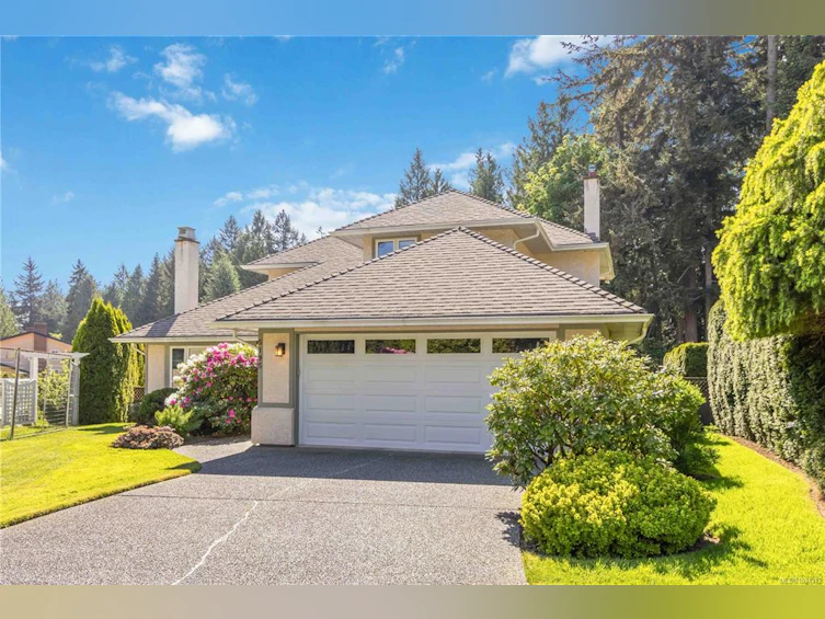 5195 Walema Court, Saanich, BC, V8Y 2T7 - 3