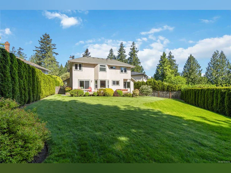 5195 Walema Court, Saanich, BC, V8Y 2T7 - 39