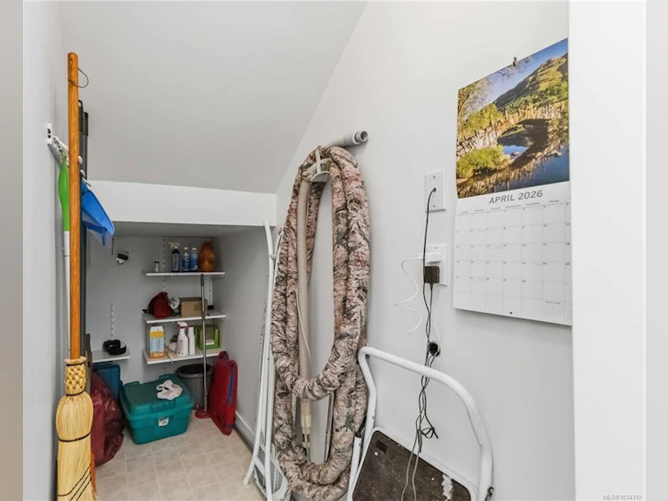 5195 Walema Court, Saanich, BC, V8Y 2T7 - 25