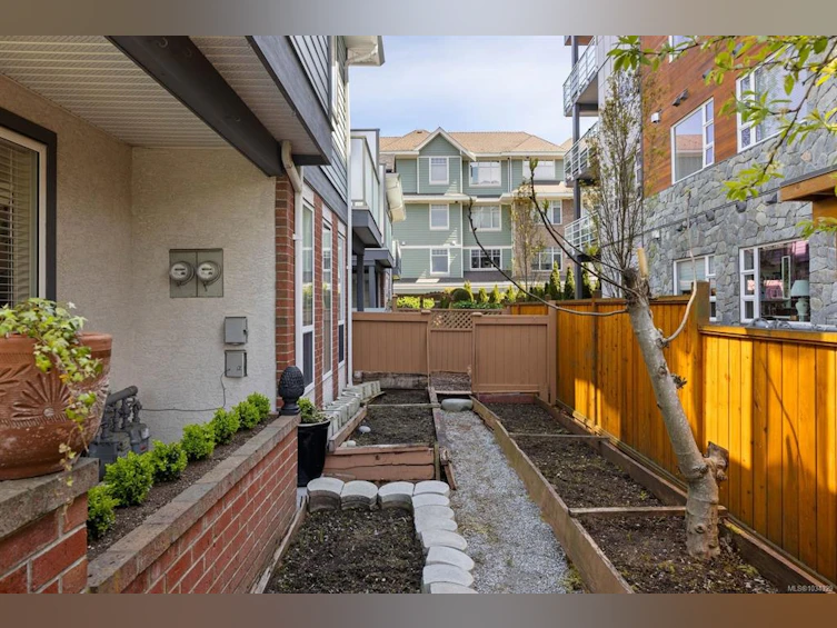 1-9875 Third Street, Sidney, BC, V8L 3A8 - 33