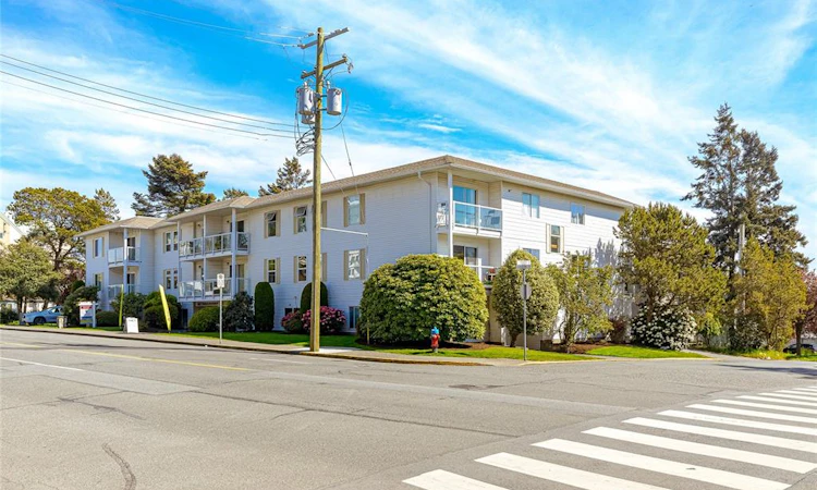 103-1351 Esquimalt Road
