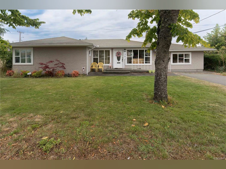 141 E Jensen Avenue, Parksville, BC, V9P 2H6 - 2