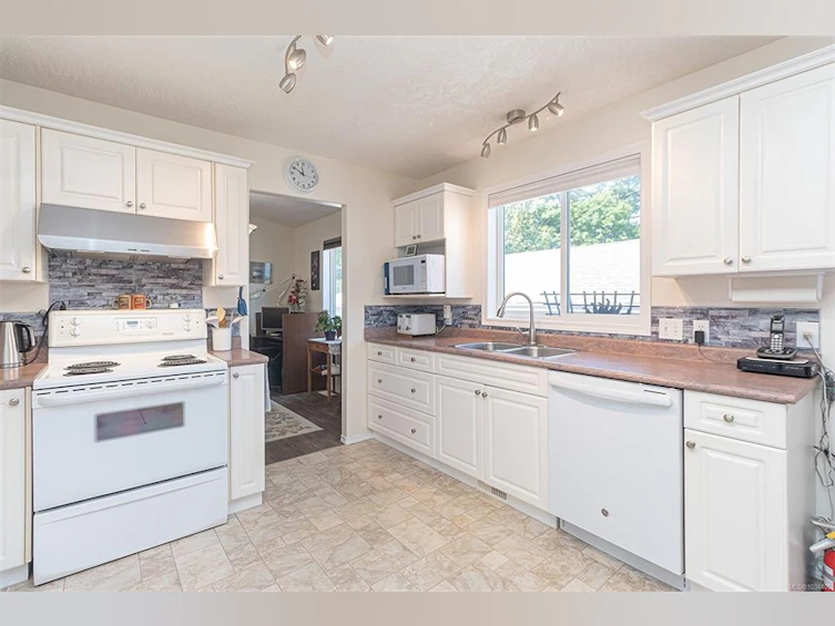 43 Eagle Lane, View Royal, BC, V9A 7M2 - 14