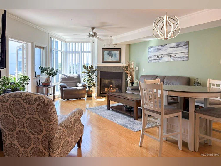 305-2676 S Island Highway, Campbell River, BC, V9W 1C7 - 2