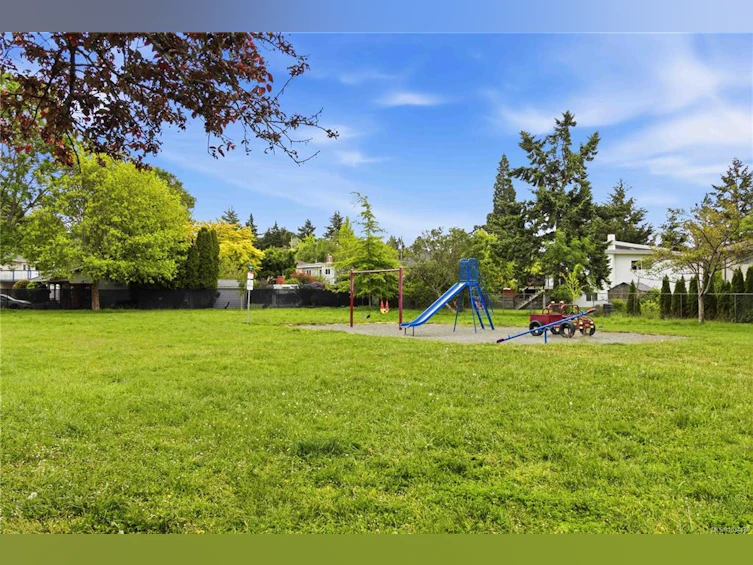 1773 Howroyd Avenue, Saanich, BC, V8P 3C2 - 48