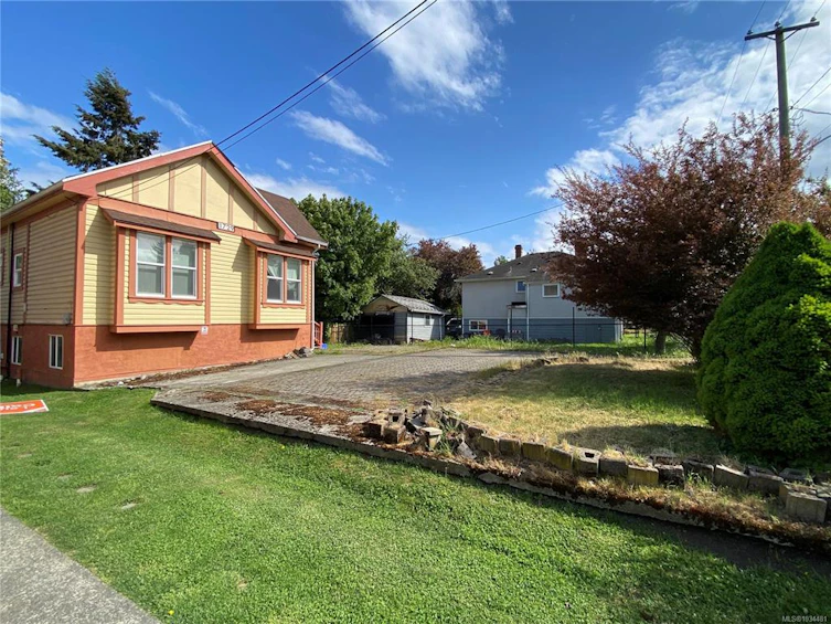 1729 Foul Bay Road, Victoria, BC, V8R 5A5 - 2