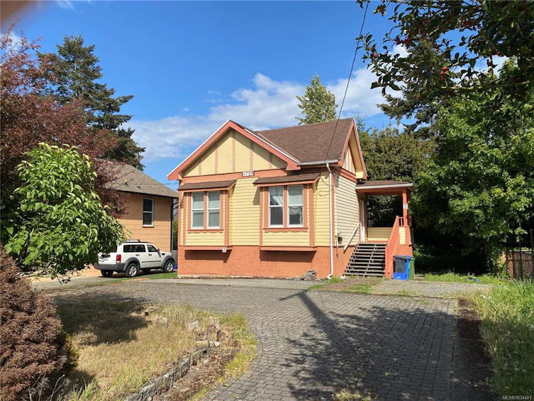 1729 Foul Bay Road, Victoria, BC, V8R 5A5