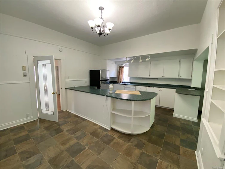 1729 Foul Bay Road, Victoria, BC, V8R 5A5 - 13