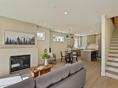 214-2770 Vantilburg Crescent - 2