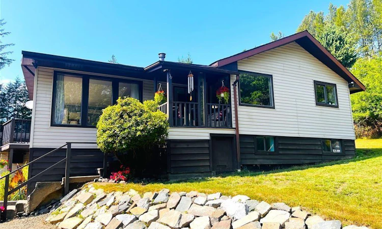 973 Island Highway
