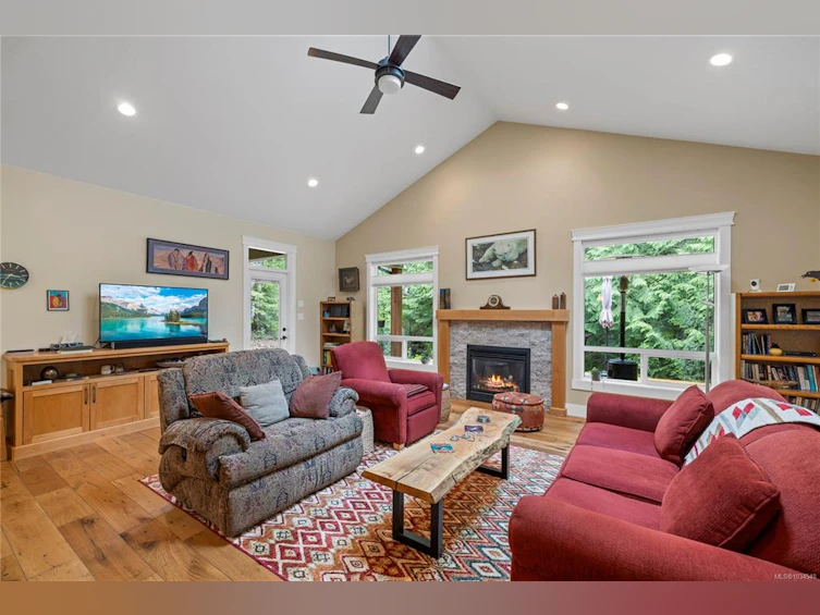 1703 Peligren Place, Qualicum Beach, BC, V9K 2S3 - 3