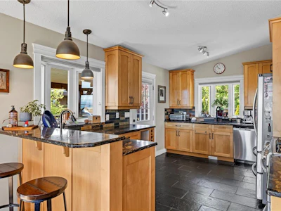 885 Glenhale Crescent - 5