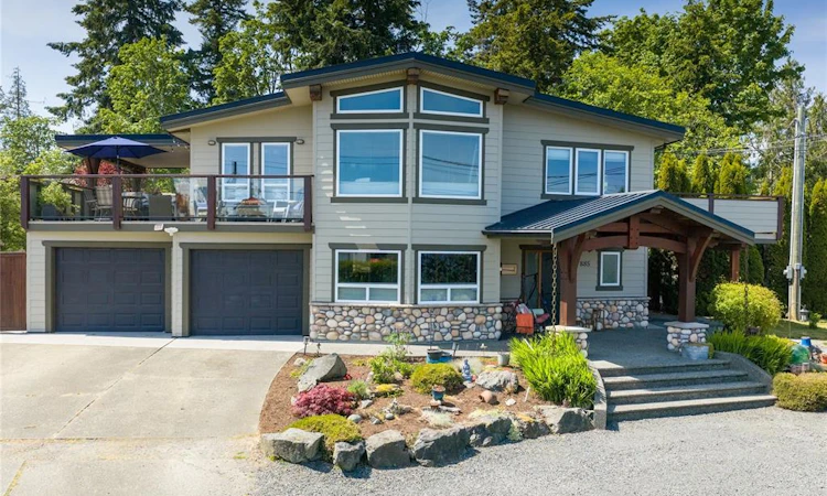 885 Glenhale Crescent