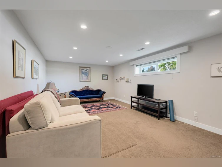 6635 Buena Vista Road, Central Saanich, BC, V8Z 5W8 - 43