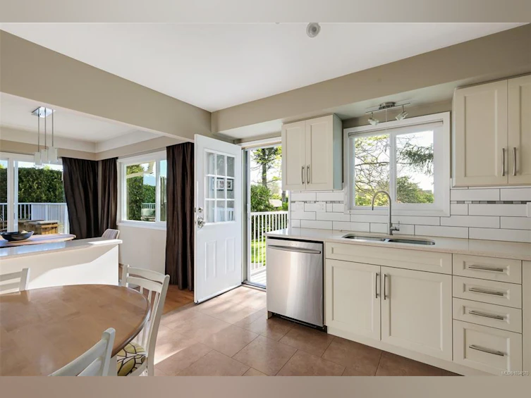 6635 Buena Vista Road, Central Saanich, BC, V8Z 5W8 - 3