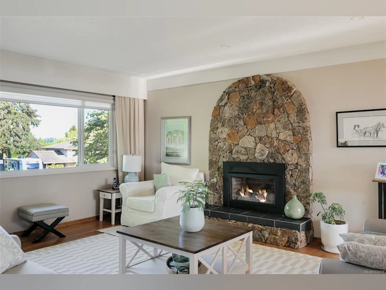 6635 Buena Vista Road, Central Saanich, BC, V8Z 5W8 - 5