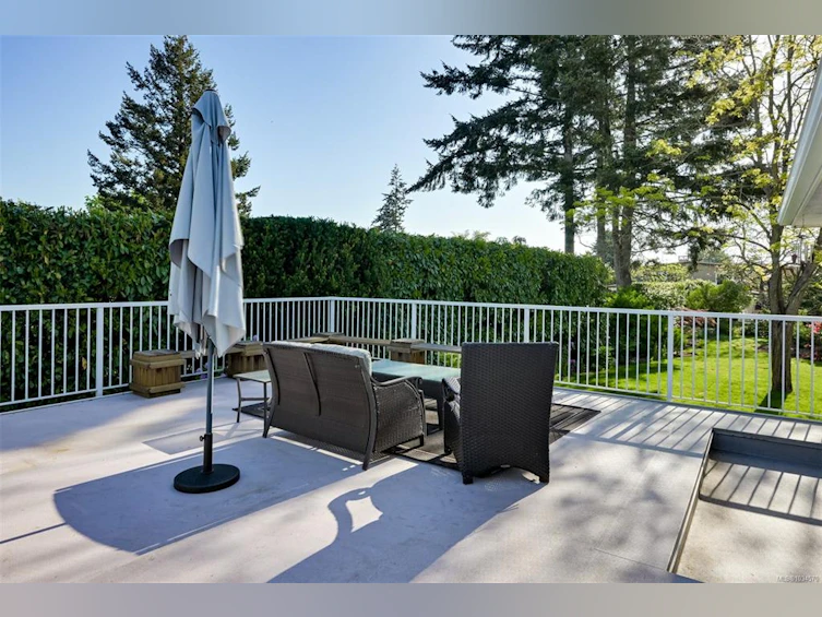 6635 Buena Vista Road, Central Saanich, BC, V8Z 5W8 - 4