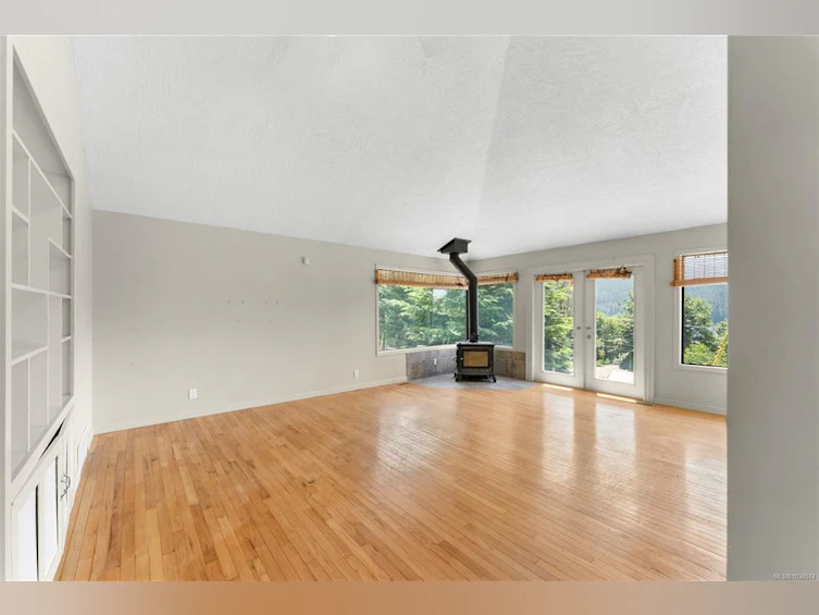 9871 Youbou Road, Youbou, BC, V0R 3E1 - 17