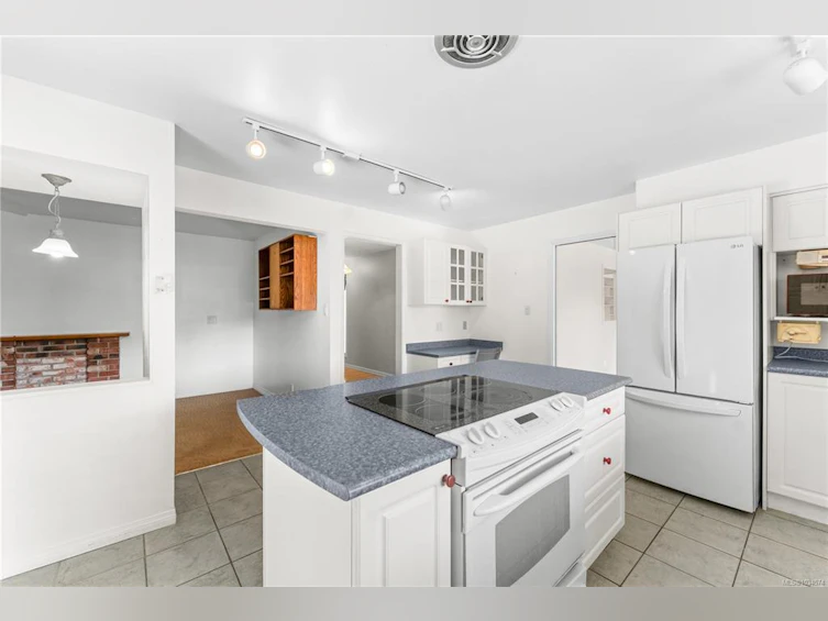 9871 Youbou Road, Youbou, BC, V0R 3E1 - 9