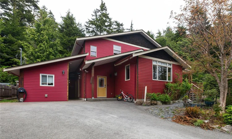 1302 Victoria Road