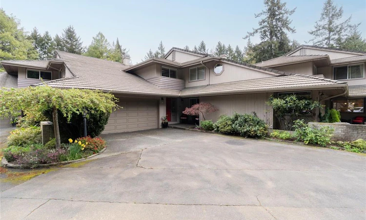 3-1040 Pondwood Lane