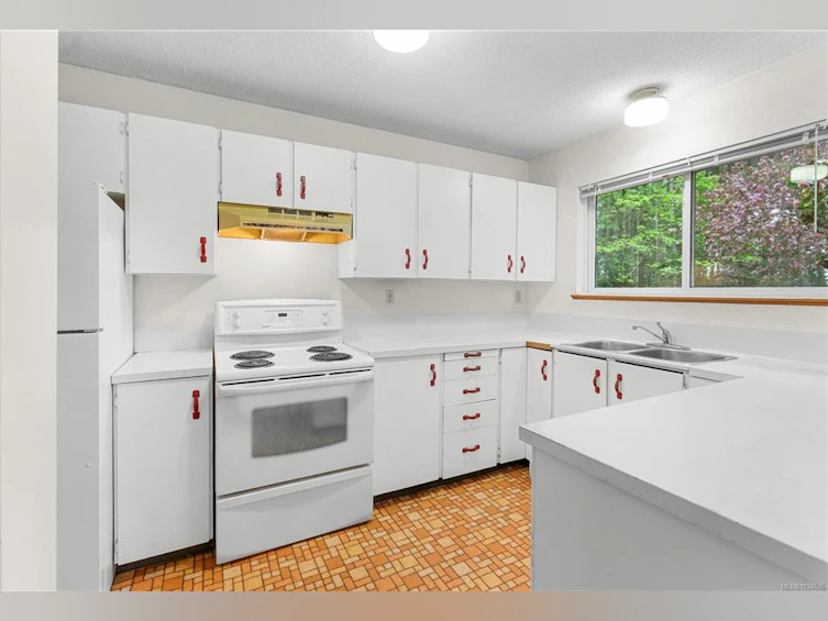 2420 Spring Beach Drive, Gabriola Island, BC, V0R 1X7 - 9
