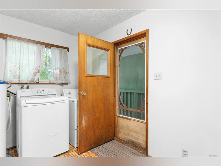 2420 Spring Beach Drive, Gabriola Island, BC, V0R 1X7 - 18