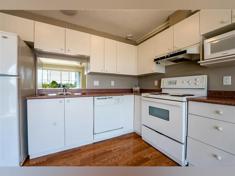 413-3133 Tillicum Road, Saanich, BC, V9A 2B4 - 12