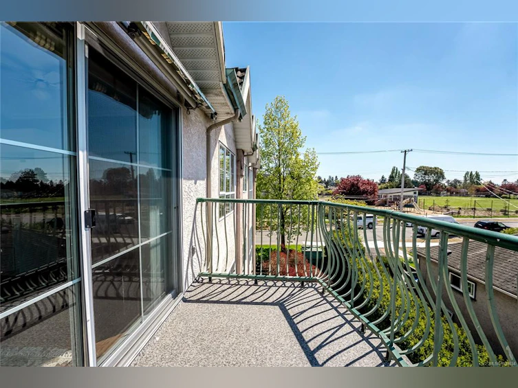 413-3133 Tillicum Road, Saanich, BC, V9A 2B4 - 3