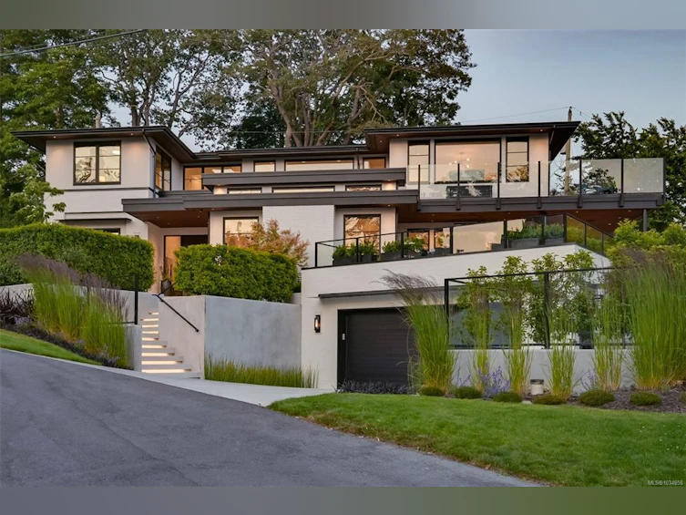 717 Robleda Crescent, Victoria, BC, V8S 3K6