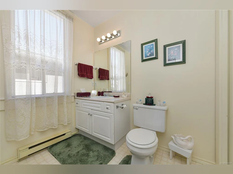 1701 Stanley Avenue, Victoria, BC, V8R 3X1 - 16