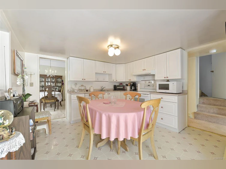1701 Stanley Avenue, Victoria, BC, V8R 3X1 - 8