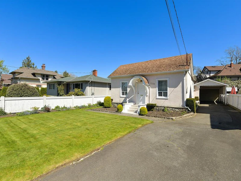 1701 Stanley Avenue, Victoria BC V8R 3X1