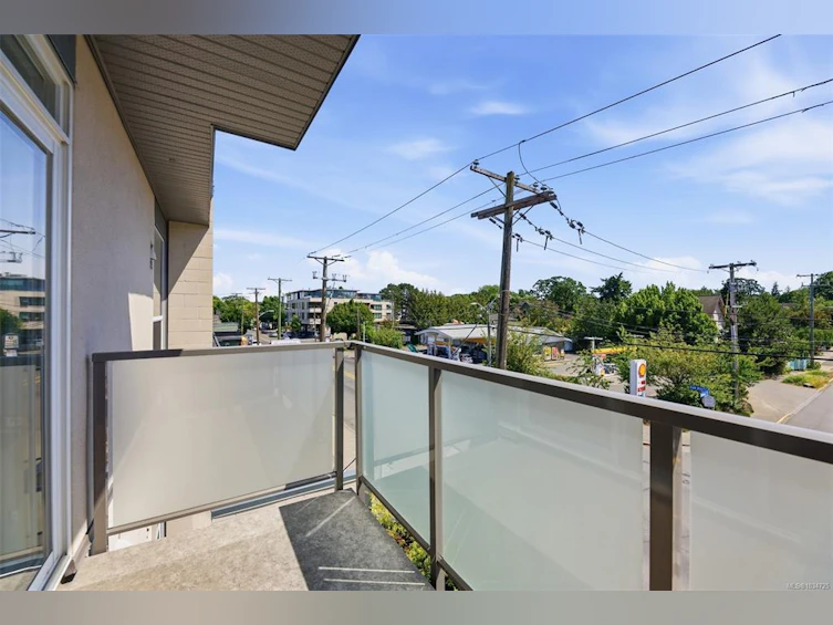 303-1515 Redfern Street, Victoria, BC, V8R 4X3 - 18