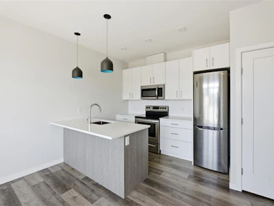303-1515 Redfern Street - 4