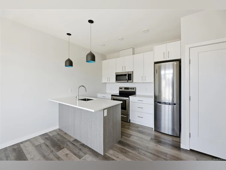 303-1515 Redfern Street, Victoria, BC, V8R 4X3 - 4
