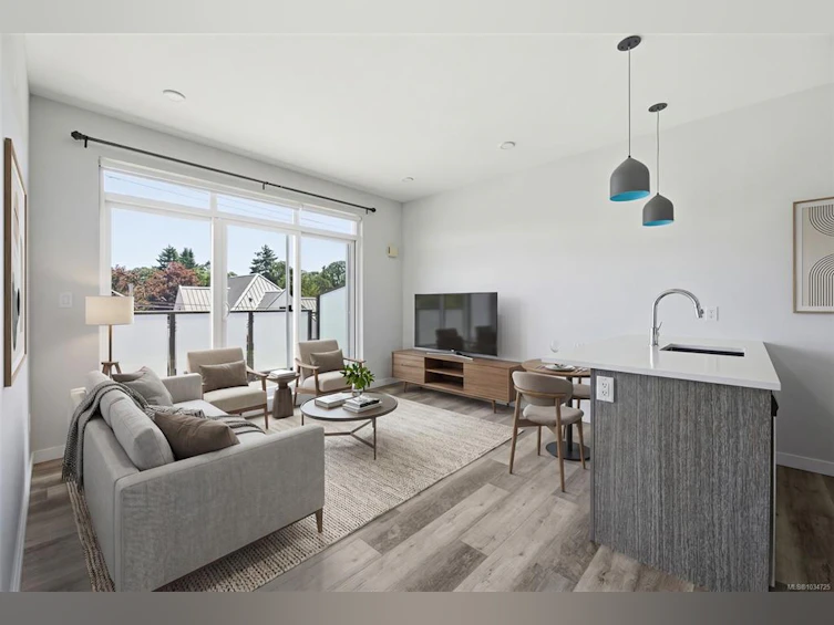 303-1515 Redfern Street, Victoria, BC, V8R 4X3 - 3