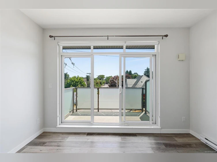 303-1515 Redfern Street, Victoria, BC, V8R 4X3 - 8