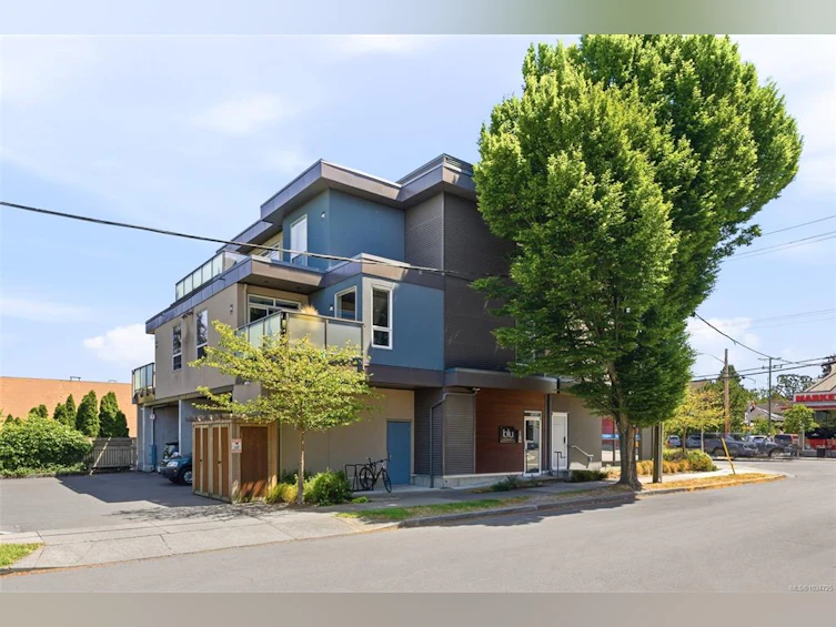 303-1515 Redfern Street, Victoria, BC, V8R 4X3