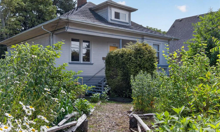 1215 Queens Avenue