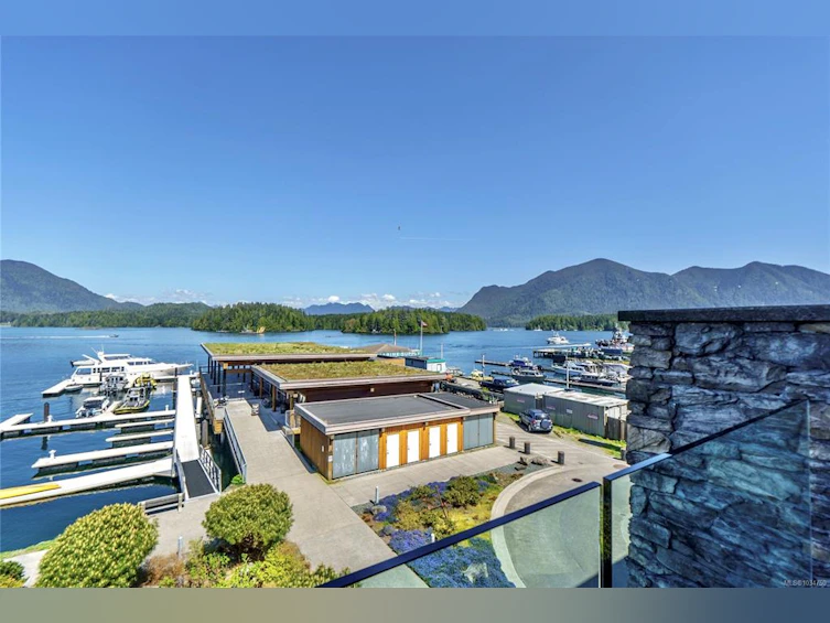 305-368 Main Street, Tofino, BC, V0R 3A0 - 3
