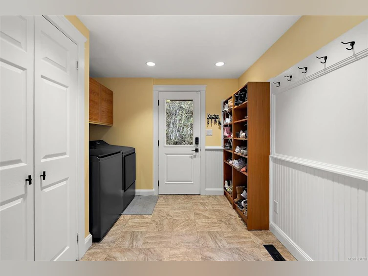 4561 Bissenden Place, Saanich, BC, V8N 3K5 - 37