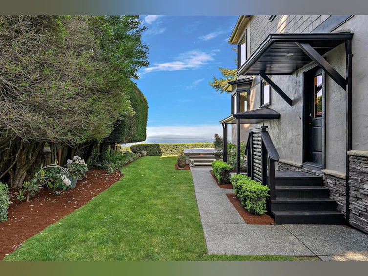 4561 Bissenden Place, Saanich, BC, V8N 3K5 - 29